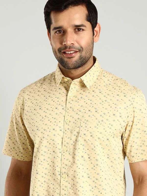 Men Printed Half Sleeve Cotton Shirt