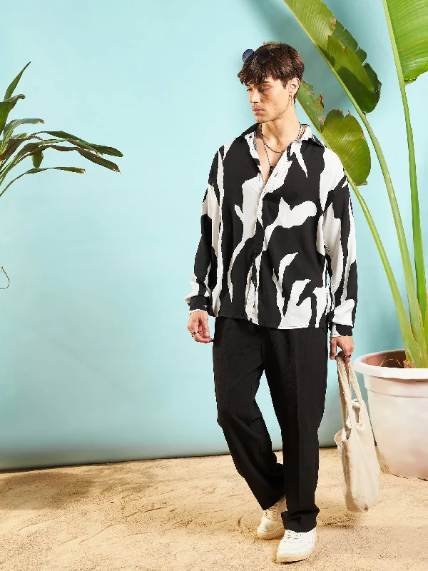 Men White & Black Abstract Print Relax Fit Shirt